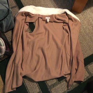 Le Mode brand long vest with Sherpa collar and pockets. Size 1-2x  new